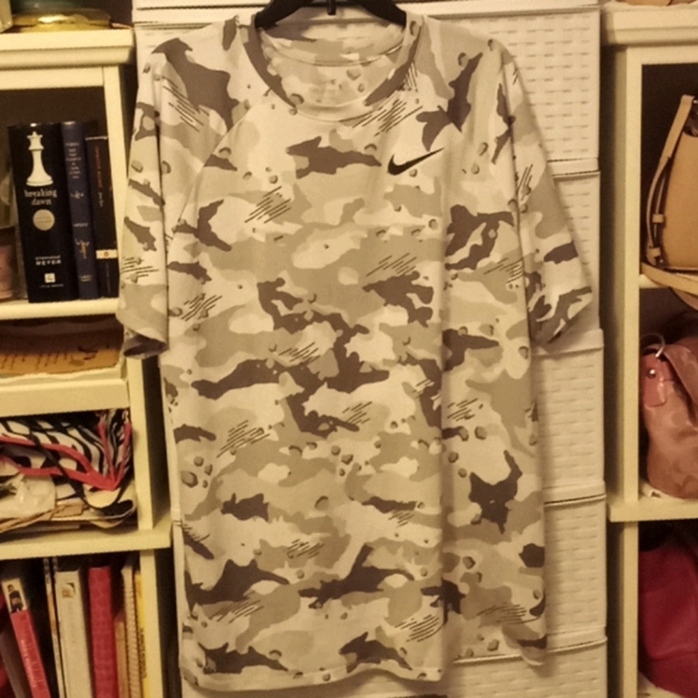 The Nike Tee Men's Size XL